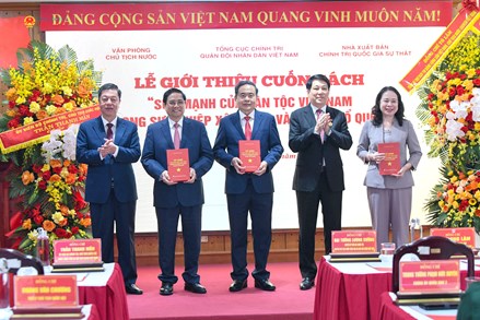 Chủ tịch Quốc hội Trần Thanh Mẫn dự Lễ giới thiệu sách “Sức mạnh của dân tộc Việt Nam trong sự nghiệp xây dựng và bảo vệ Tổ quốc“