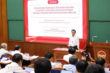 Thường trực Ban Bí thư Trần Cẩm Tú trao đổi chuyên đề về xây dựng Đảng với các Ủy viên Trung ương Đảng khóa XIV 