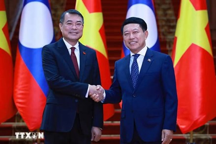 Thủ tướng Lê Minh Hưng hội đàm với Thủ tướng Lào Saleumxay Kommasith 
