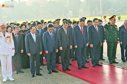 Lãnh đạo Đảng, Nhà nước vào Lăng viếng Chủ tịch Hồ Chí Minh nhân dịp Kỳ họp thứ Hai, Quốc hội khóa XVI