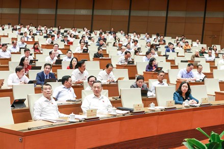 Quốc hội thảo luận tại Hội trường về tình hình kinh tế - xã hội, ngân sách nhà nước