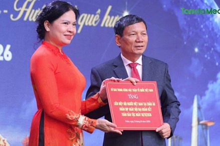 Phó Chủ tịch - Tổng Thư ký Hà Thị Nga dự Ngày hội đại đoàn kết toàn dân tộc tại Cộng hòa Séc