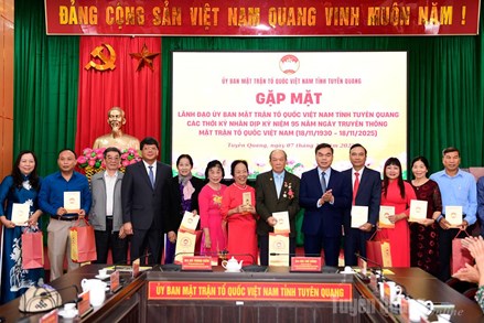 Ủy ban MTTQ Việt Nam tỉnh Tuyên Quang gặp mặt lãnh đạo MTTQ tỉnh các thời kỳ