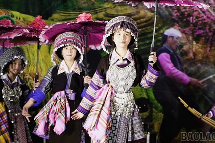 Lào Cai: Giữ sắc chàm của người Mông