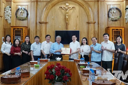 Lãnh đạo tỉnh Thái Nguyên thăm, chúc mừng đồng bào Công giáo nhân Lễ Phục sinh