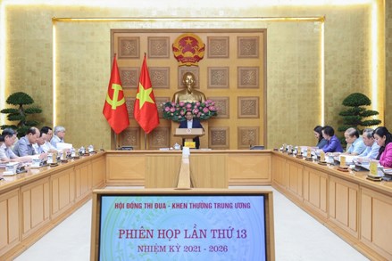 Thủ tướng: Thúc đẩy các phong trào thi đua nước rút và làm tốt công tác khen thưởng nhân dịp các sự kiện trọng đại