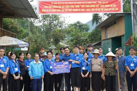 Lào Cai: Xã Hạnh Phúc bàn giao công trình “Thắp sáng đường quê”