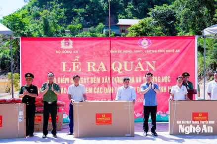 Bộ Công an và tỉnh Nghệ An phát động cao điểm 40 ngày đêm xây dựng nhà, trường học hỗ trợ người dân vùng lũ