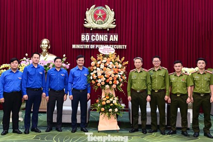 Phó Chủ tịch UBTƯ MTTQ Việt Nam, Bí thư thứ nhất Trung ương Đoàn chúc mừng Bộ Công an dịp 80 năm Ngày truyền thống lực lượng CAND