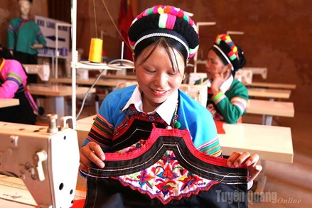 Sắc đỏ miền sơn cước - Khi người Phù Lá khoác lên mùa lễ hội