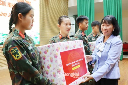 Lãnh đạo tỉnh Đồng Nai thăm, động viên, tặng quà lực lượng A80