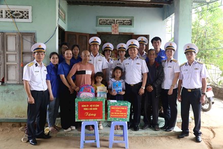 Vùng 2 Hải quân bàn giao “Nhà đồng đội” nhân dịp Quốc khánh 2-9