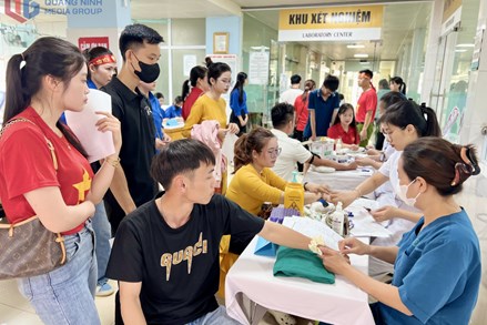 Quảng Ninh: Ủy ban MTTQ Việt Nam phường Tuần Châu tổ chức chương trình Ngày chủ nhật đỏ