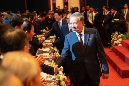 Lần đầu tiên, Tổng Bí thư Tô Lâm chủ trì gặp mặt gần 2.000 đại biểu Quốc hội qua các thời kỳ