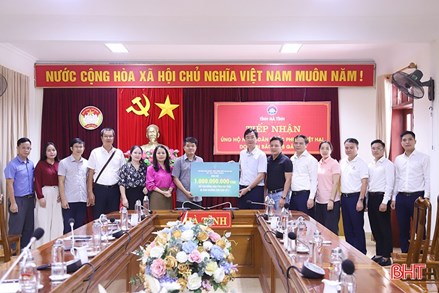 Ủy ban MTTQ Việt Nam tỉnh Hà Tĩnh tiếp nhận hỗ trợ 1 tỷ đồng khắc phục hậu quả bão số 5 