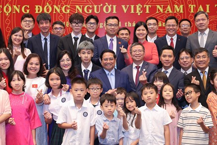 Thủ tướng chia sẻ với kiều bào tại Trung Quốc về không khí, tinh thần Quốc khánh trong nước