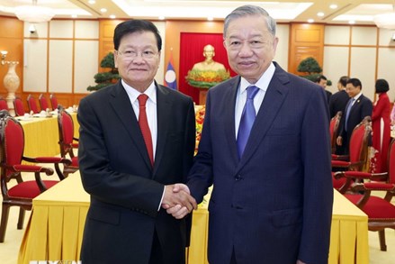 Tổng Bí thư: Vun đắp và phát triển quan hệ đặc biệt Việt-Lào ngày càng bền chặt