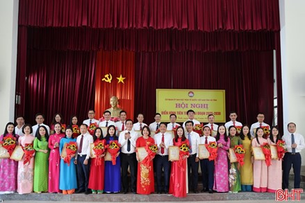 Cơ quan Ủy ban MTTQ Việt Nam tỉnh Hà Tĩnh vinh danh 23 điển hình phong trào thi đua yêu nước