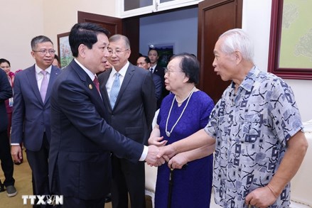 Chủ tịch nước Lương Cường tiếp gia đình các nhân sĩ hữu nghị Trung Quốc