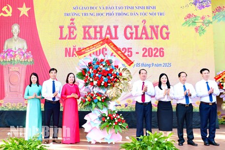 Ninh Bình: Phó Bí thư Tỉnh ủy, Chủ tịch Ủy ban MTTQ Việt Nam tỉnh dự Lễ khai giảng tại Trường THPT Dân tộc nội trú tỉnh