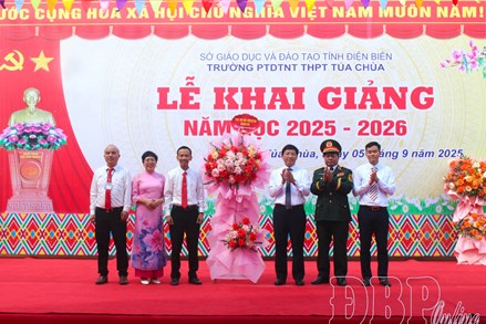 Điện Biên: Chủ tịch Ủy ban MTTQ Việt Nam tỉnh Mùa A Vảng dự lễ khai giảng năm học mới năm 2025