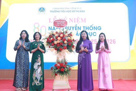 Chủ tịch Ủy ban MTTQ Việt Nam TP Hà Nội thăm, chúc mừng Trường Tiểu học Võ Thị Sáu, Tây Sơn