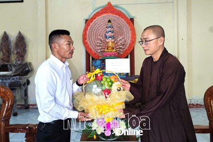 Khánh Hoà: Ủy ban MTTQ Việt Nam xã Vạn Ninh thăm 13 cơ sở tôn giáo nhân dịp lễ Vu Lan năm 2025