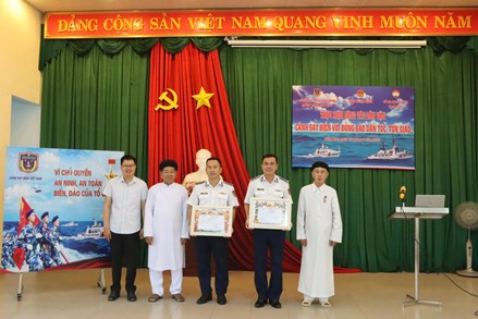 Đồng Nai: Tuyên truyền pháp luật và tặng quà cho chức sắc, chức việc và đồng bào họ đạo