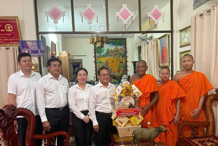 MTTQ Việt Nam TP Hồ Chí Minh chúc mừng lễ Sen Dolta