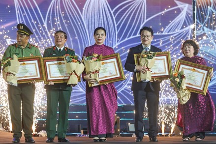 Ủy ban Trung ương Mặt trận Tổ quốc Việt Nam được tặng bằng khen của Thủ tướng Chính phủ tại Triển lãm thành tựu đất nước