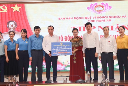 Tổng Liên đoàn Lao động Việt Nam ủng hộ tỉnh Nghệ An 500 triệu đồng khắc phục bão lũ