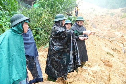 Lãnh đạo MTTQ Việt Nam tỉnh Tuyên Quang kiểm tra công tác tìm kiếm 4 nạn nhân mất tích ở Lũng Cú