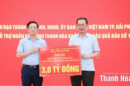 Thành phố Hải Phòng trao số tiền 3 tỷ đồng hỗ trợ tỉnh Thanh Hóa khắc phục hậu quả bão số 10