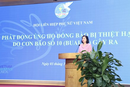 Trung ương Hội LHPN Việt Nam ủng hộ đồng bào bị thiệt hại do bão số 10 hơn 290 triệu đồng