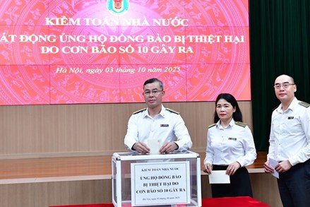 Kiểm toán Nhà nước quyên góp ủng hộ đồng bào khắc phục hậu quả thiên tai, bão lũ