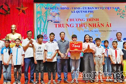 Hưng Yên: Phó Chủ tịch Thường trực Ủy ban MTTQ Việt Nam tỉnh trao quà Tết Trung thu tại xã Quỳnh Phụ