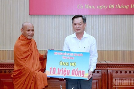 Cà Mau quyên góp ủng hộ đồng bào vùng thiên tai