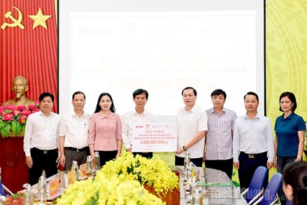 Tuyên Quang: Uỷ ban MTTQ Việt Nam tỉnh tiếp nhận ủng hộ hỗ trợ trường PTDT nội trú THCS và THPT Chiêm Hóa khắc phục hậu quả do bão số 10