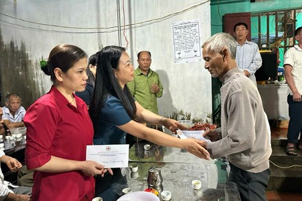 Bắc Ninh: Phó Chủ tịch Thường trực Uỷ ban MTTQ Việt Nam tỉnh thăm hỏi, động viên gia đình có nạn nhân tử vong do bão Matmo