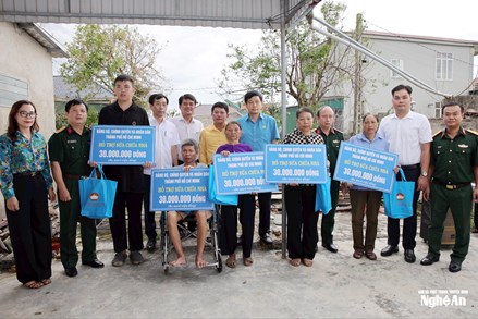 Uỷ ban MTTQ Việt Nam TP Hồ Chí Minh hỗ trợ Nghệ An 7 tỷ đồng khắc phục hậu quả bão số 10