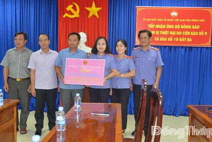 Đồng Tháp: Uỷ ban MTTQ Việt Nam tỉnh tiếp nhận ủng hộ đồng bào bị thiệt hại do bão số 9, bão số 10 gây ra
