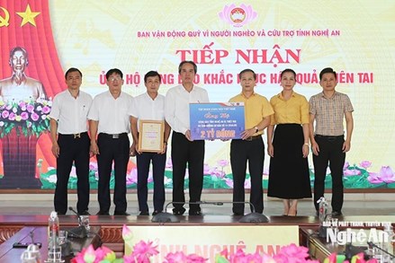 Nghệ An: Uỷ ban MTTQ Việt Nam tỉnh tiếp nhận 2 tỷ đồng ủng hộ đồng bào khắc phục hậu quả bão số 10 