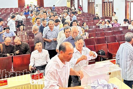 Khánh Hoà: Ủy ban MTTQ Việt Nam xã Vạn Ninh tiếp nhận hơn 153 triệu đồng hỗ trợ đồng bào bị thiệt hại do cơn bão số 10