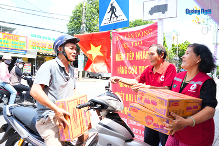 Quảng Ngãi: Gửi yêu thương đến vùng lũ