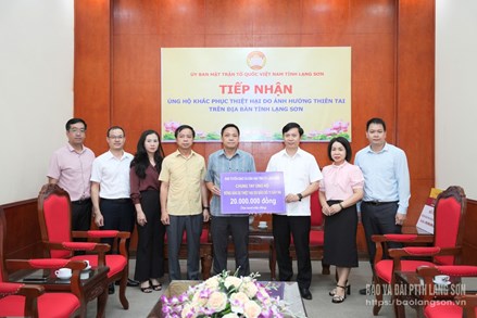 Ủy ban MTTQ Việt Nam tỉnh Lạng Sơn tiếp nhận trên 300 triệu đồng ủng hộ Nhân dân bị thiệt hại do bão lũ gây ra
