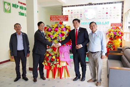 Lâm Đồng: Ủy ban MTTQ Việt Nam tỉnh chúc mừng Hiệp hội Hoa Đà Lạt nhân Ngày Doanh nhân Việt Nam
