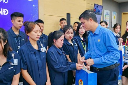 Đoàn công tác của Tổng Liên đoàn Lao động Việt Nam thăm, tặng quà đoàn viên tại Thái Nguyên