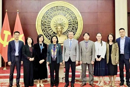 Phó Chủ tịch Ủy ban Trung ương MTTQ Việt Nam Nguyễn Thị Tuyến thăm Đại sứ quán Việt Nam tại Trung Quốc 