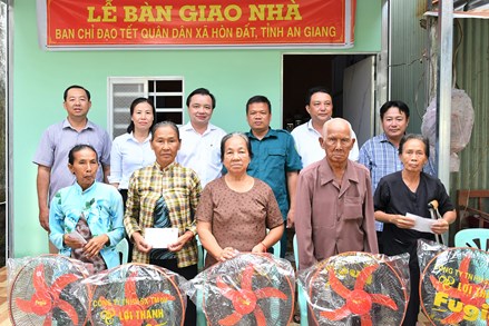 An Giang: Xã Hòn Đất bàn giao 5 căn nhà Đại đoàn kết