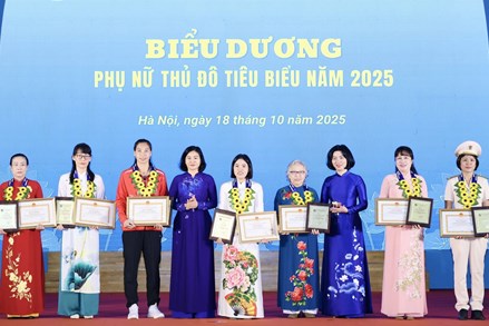 Phó Chủ tịch UBTƯ MTTQ Việt Nam, Chủ tịch Hội LHPN Việt Nam Nguyễn Thị Tuyến tham dự Lễ biểu dương Phụ nữ Thủ đô tiêu biểu năm 2025 